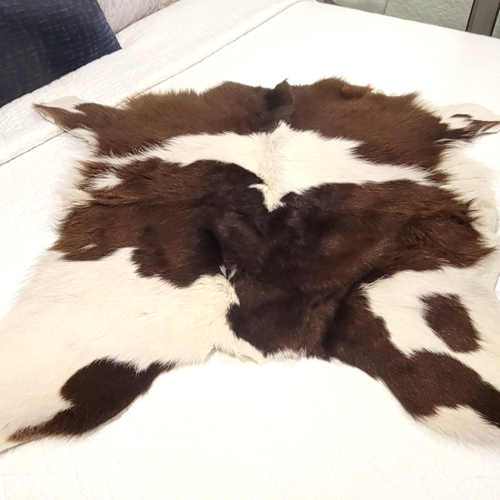 NWOT Brown And White Genuine Calf Hide Area Rug - 2' x 3'